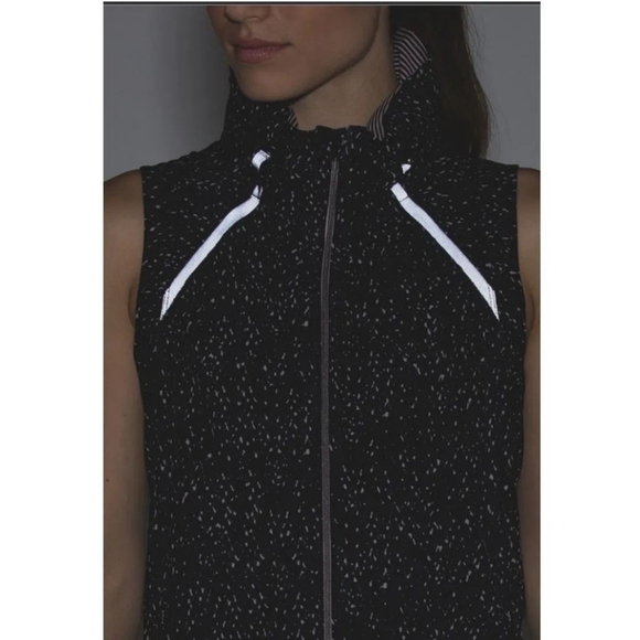 Lululemon Go The Distance Lightweight Vest, Size 6. - Picture 9 of 10